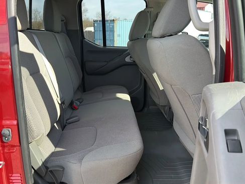 Used 2018 Nissan Frontier SV image 15