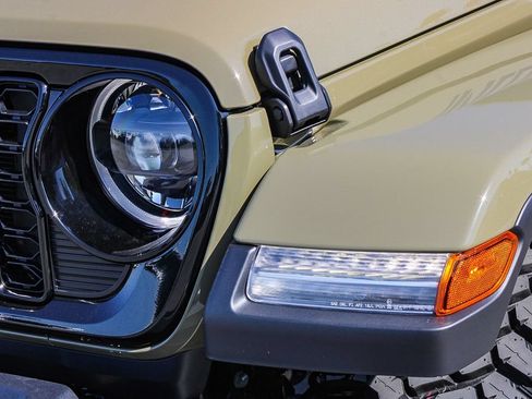 New 2026 Jeep Gladiator Sport AWD/4WD image 5