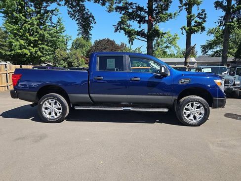 Used 2019 Nissan Titan SV AWD/4WD image 8