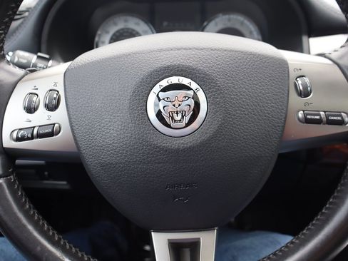 Used 2011 Jaguar XF Premium RWD image 31