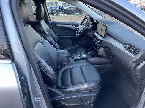 Used 2024 Ford Escape Platinum image 40