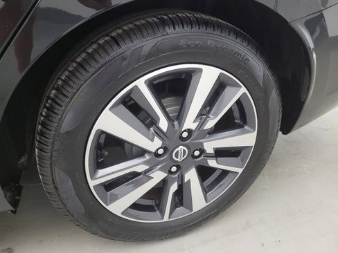 Used 2021 Nissan Versa SV FWD image 31