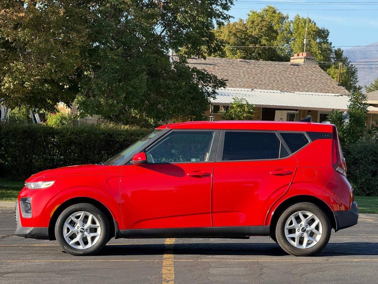 Used 2020 Kia Soul S FWD image 2