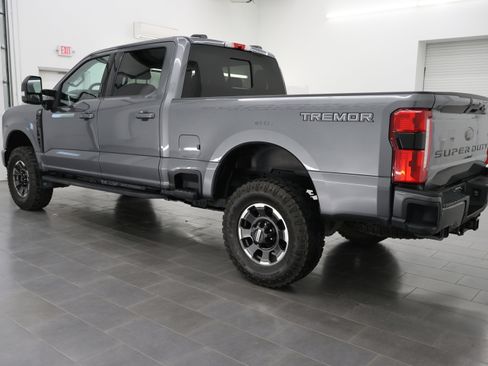 Used 2023 Ford F250 XLT w/ Black Appearance Package AWD/4WD image 6