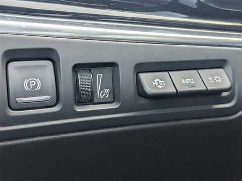 Used 2022 Cadillac XT6 Premium Luxury w/ Technology Package image 28