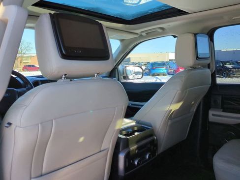 Used 2018 Ford Expedition Platinum image 18