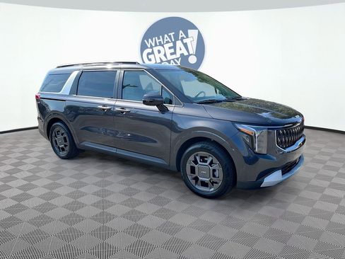 Certified 2025 Kia Carnival EX image 2