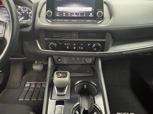 Used 2024 Nissan Rogue S image 18