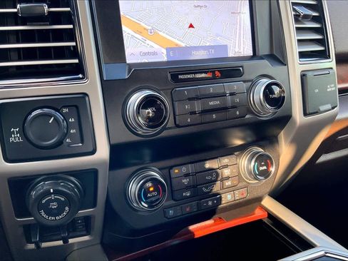 Used 2019 Ford F150 King Ranch w/ Equipment Group 601A Luxury AWD/4WD image 34