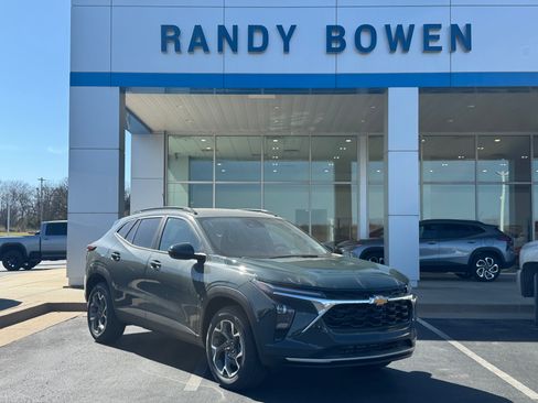 New 2026 Chevrolet Trax LT FWD image 1