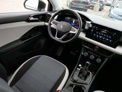 Used 2025 Volkswagen Taos S AWD/4WD image 9