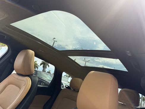 Used 2022 Lincoln Corsair Reserve w/ Luxury Package FWD image 22