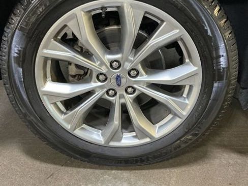 Used 2020 Ford Explorer XLT w/ Equipment Group 202A image 6