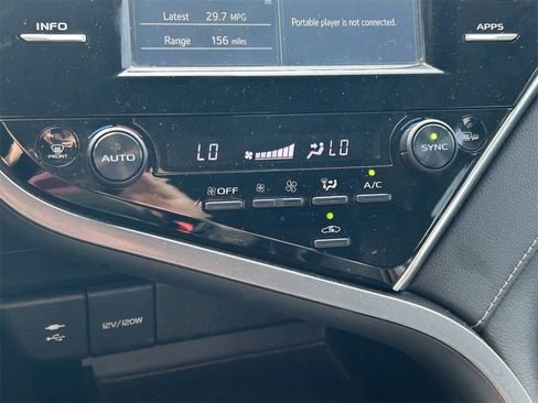 Used 2018 Toyota Camry XSE image 29