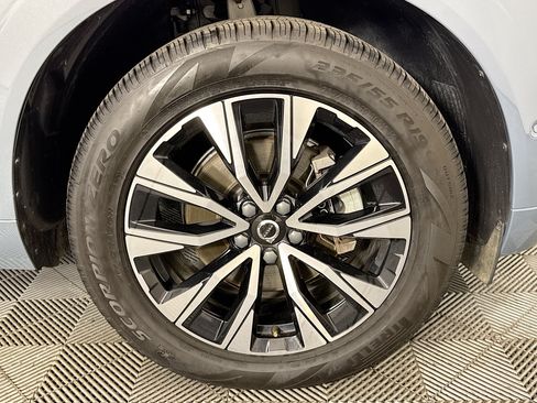 Used 2023 Volvo XC60 B5 Plus FWD image 30