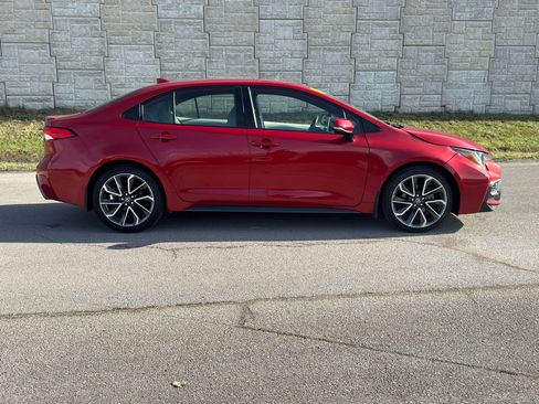 Used 2020 Toyota Corolla SE image 2