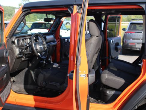 Used 2023 Jeep Wrangler Unlimited w/ Cold Weather Group AWD/4WD image 15