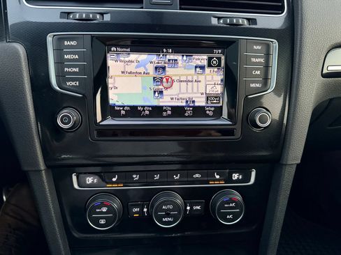 Used 2015 Volkswagen Golf 4-Door FWD image 17