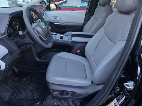 Certified 2026 Toyota Sienna XLE FWD image 16