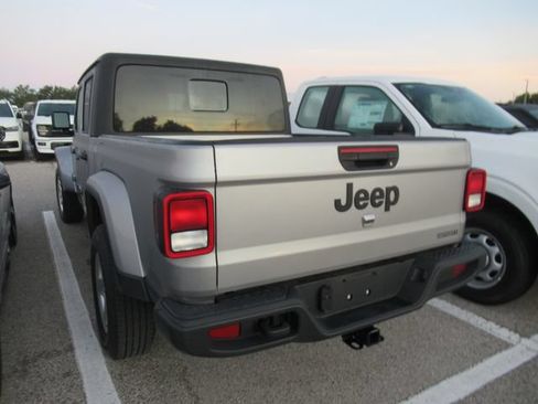 Used 2021 Jeep Gladiator Sport AWD/4WD image 4