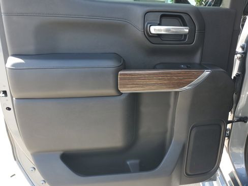 Used 2019 Chevrolet Silverado 1500 High Country w/ Technology Package image 28