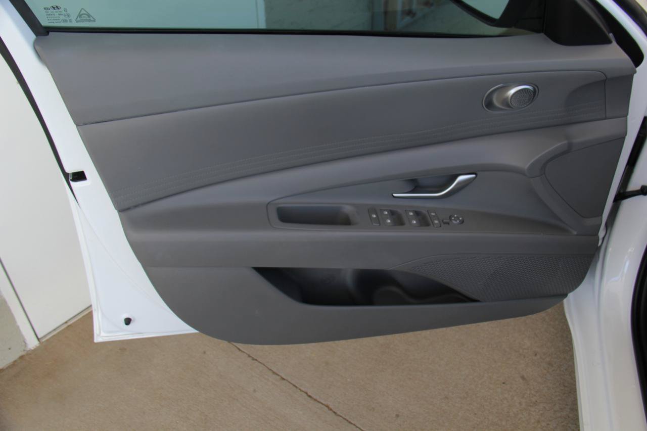 Used 2024 Hyundai Elantra SEL FWD image 29