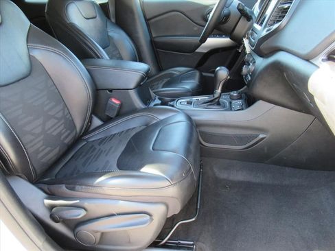 Used 2022 Jeep Cherokee Latitude w/ Sun & Sound Group image 9