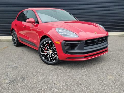 Certified 2024 Porsche Macan GTS AWD/4WD image 3
