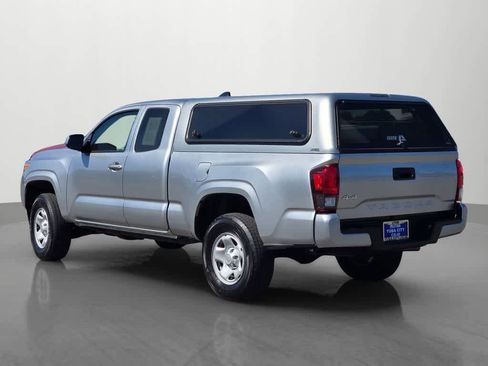 Used 2023 Toyota Tacoma SR w/ SR Convenience Package AWD/4WD image 4
