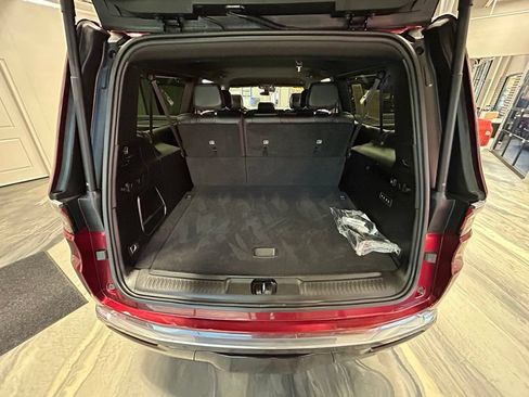 Used 2024 Jeep Wagoneer L Series II w/ Flexible Seating Group AWD/4WD image 50