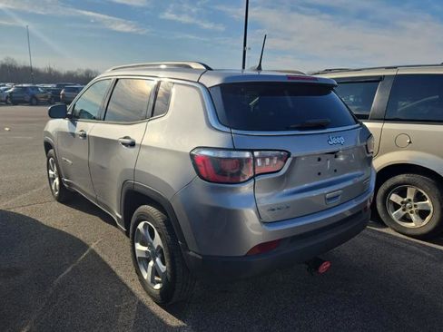 Used 2020 Jeep Compass Latitude w/ Cold Weather Group AWD/4WD image 3