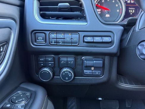 Used 2021 Chevrolet Tahoe Premier w/ Premium Package AWD/4WD image 5