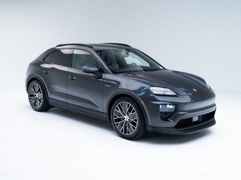 Certified 2025 Porsche Macan Electric image 7