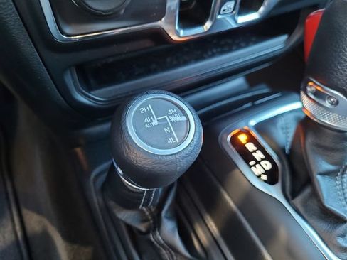 Certified 2025 Jeep Wrangler Unlimited Sahara w/ Safety Group AWD/4WD image 13