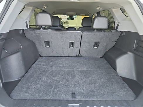 Used 2024 GMC Terrain SLT image 12