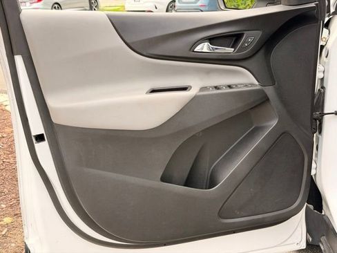 Used 2020 Chevrolet Equinox LS FWD image 21