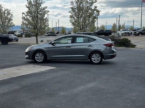 Used 2019 Hyundai Elantra SE w/ Cargo Package FWD image 9
