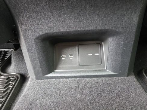 Used 2023 Volkswagen Atlas SE AWD/4WD image 24