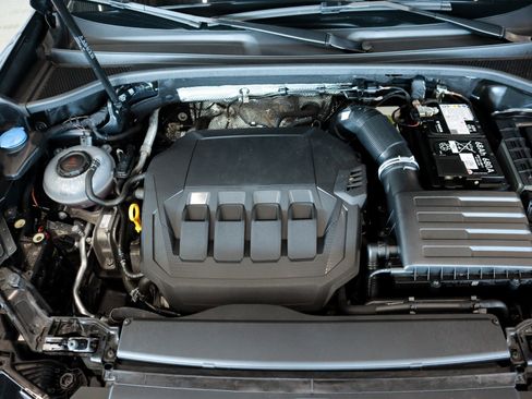 Used 2025 Audi Q3 2.0T Premium w/ Convenience Package image 4