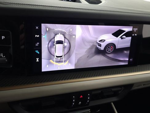 Used 2024 Porsche Cayenne S image 35