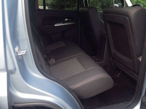 Used 2012 Jeep Liberty Arctic AWD/4WD image 39