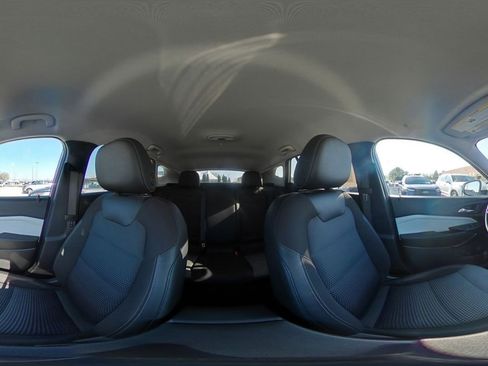 Used 2025 Chevrolet Trax LT w/ LT Convenience Package image 41