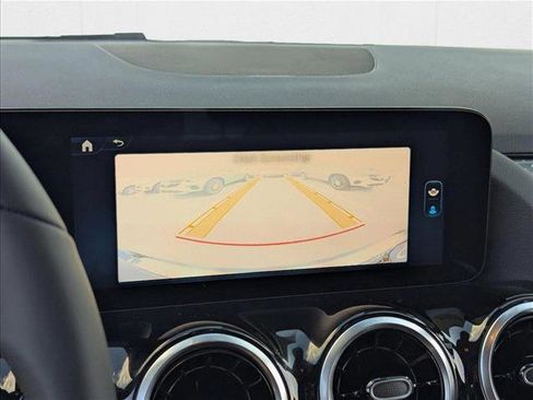 Used 2025 Mercedes-Benz GLA 250 image 12