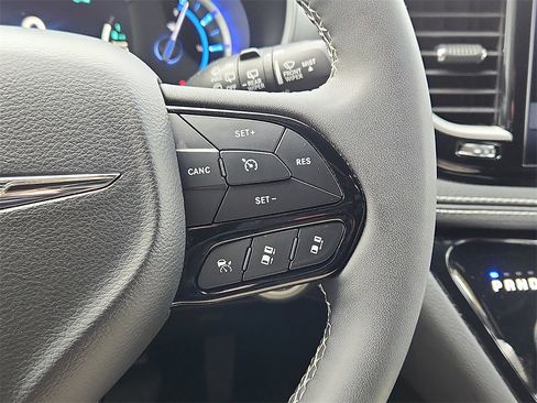 Used 2022 Chrysler Pacifica Touring-L w/ S Appearance Package image 22