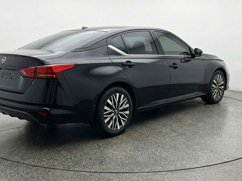 Used 2025 Nissan Altima 2.5 SV image 9