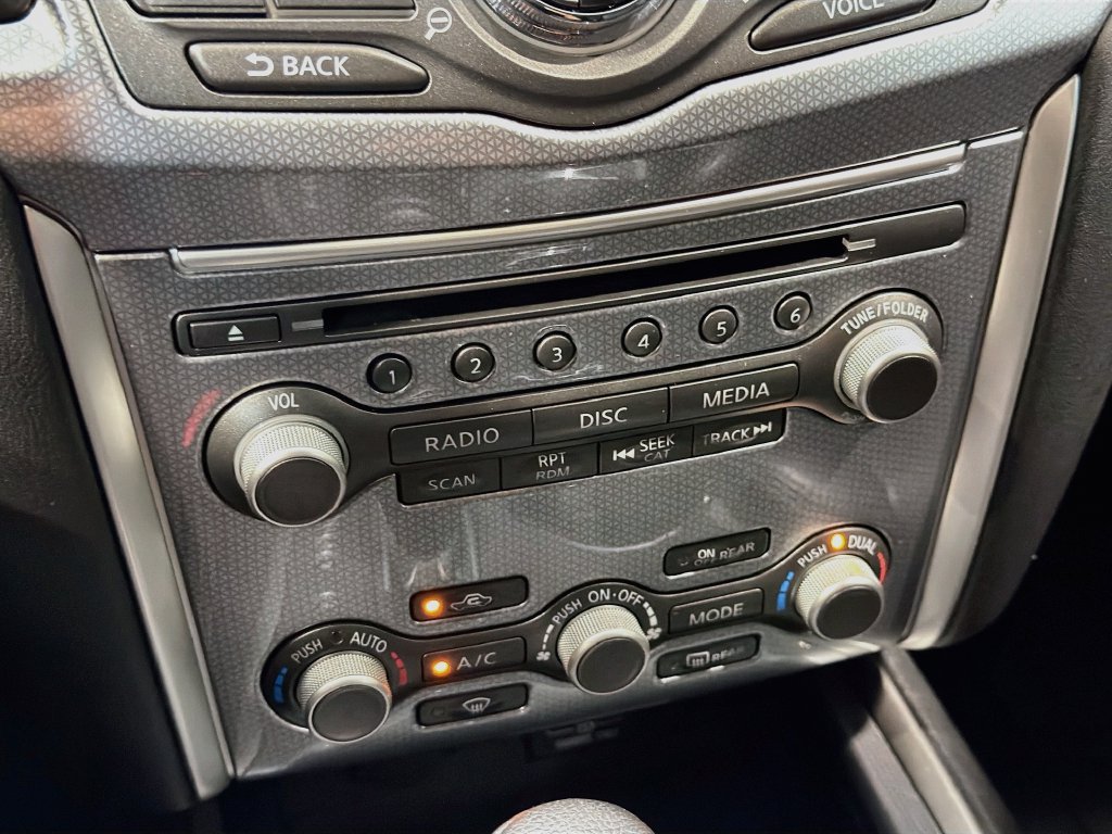 Used 2018 Nissan Pathfinder SL FWD image 15