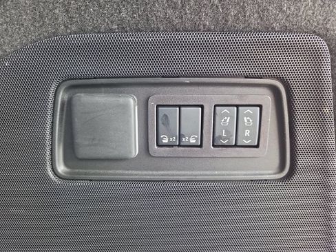 Certified 2026 Cadillac Escalade ESV Platinum Sport w/ LPO, ONYX Package AWD/4WD image 31