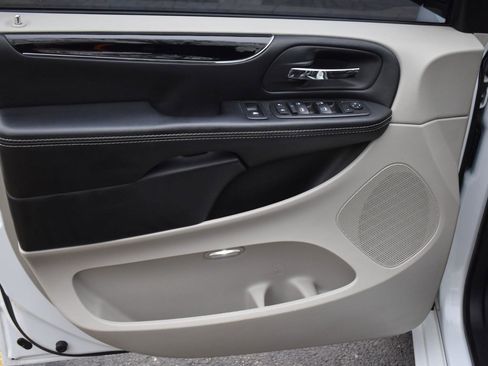 Used 2019 Dodge Grand Caravan SXT image 26