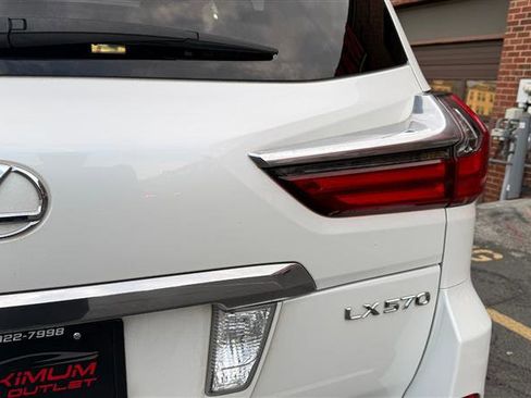 Used 2017 Lexus LX 570 4WD image 23