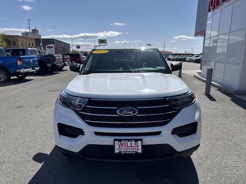Used 2023 Ford Explorer XLT AWD/4WD image 5